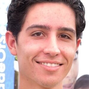 تصویر هنرمند Lorenzo James Henrie