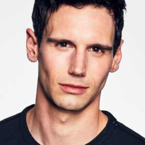 تصویر هنرمند Cory Michael Smith تصویر هنرمند Cory Michael Smith