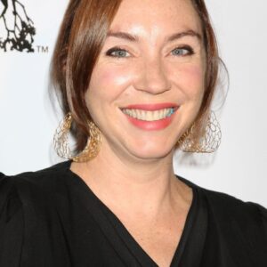 تصویر هنرمند Stephanie Courtney