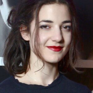تصویر هنرمند Esther Garrel تصویر هنرمند Esther Garrel