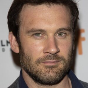 تصویر هنرمند Clive Standen