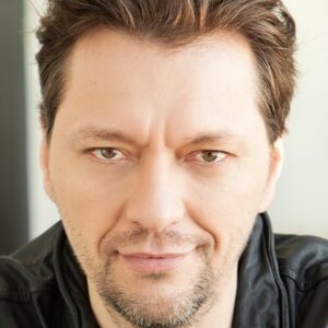 تصویر هنرمند Hugo Giroux تصویر هنرمند Hugo Giroux