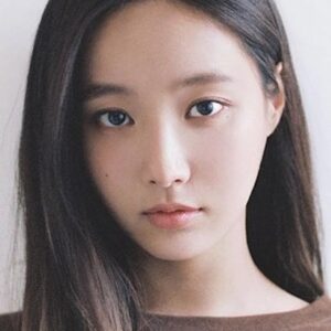 Photo of artist Yeon Woo