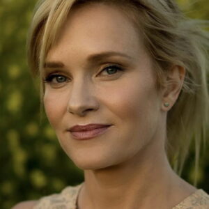 Nicholle Tom